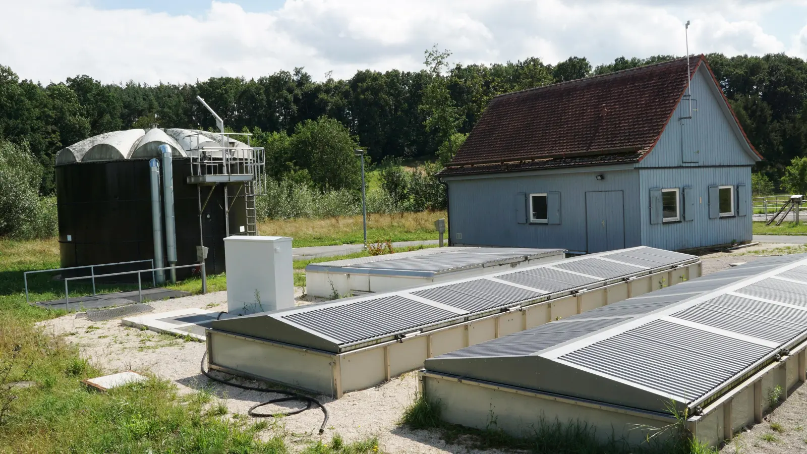 Die runderneuerte Kläranlage in Wilhermsdorf-Kirchfarrnbach ist auch für die Ortschaften Oberndorf und Kreben zuständig. (Foto: Heinz Wraneschitz)