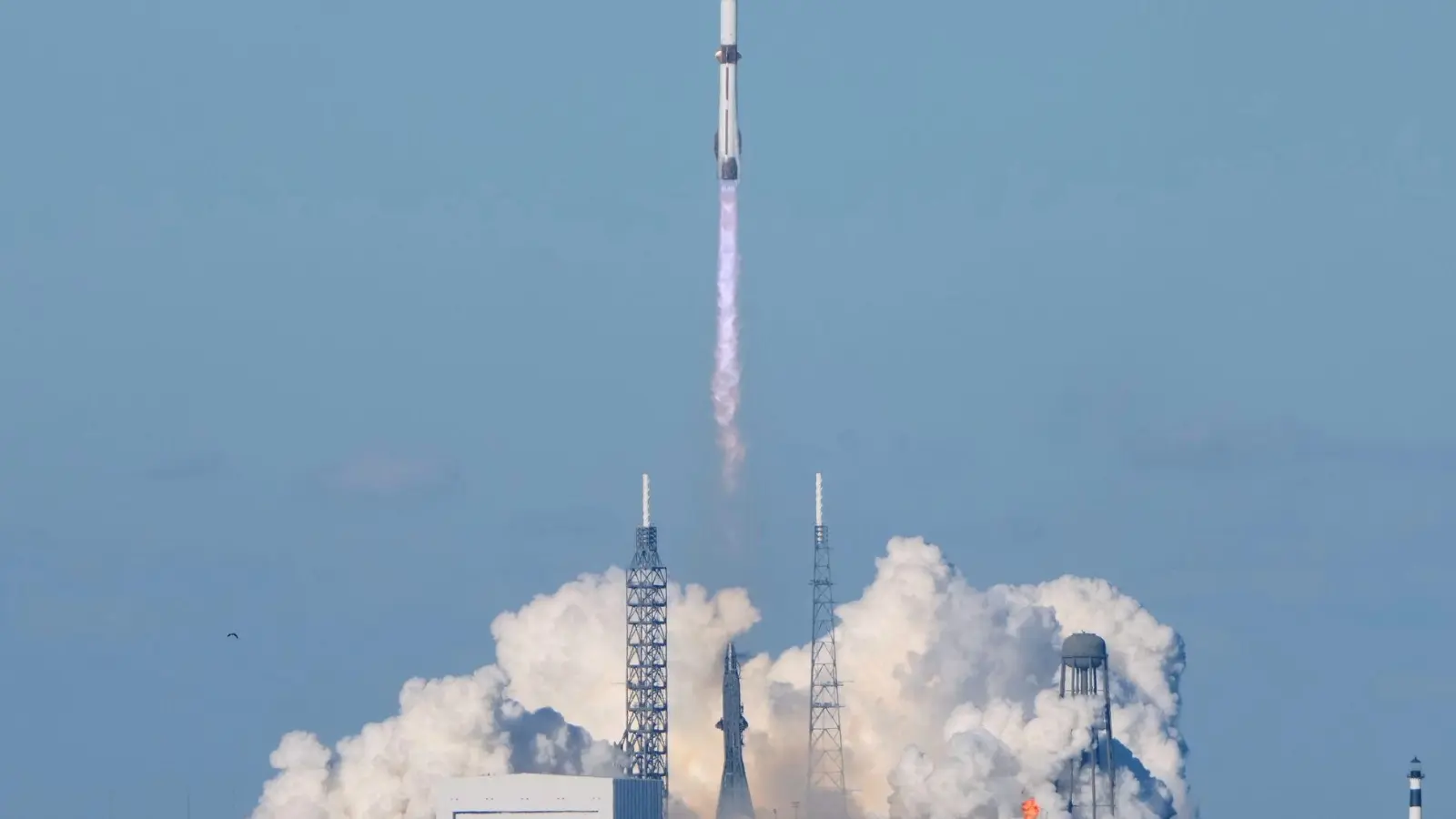 Zweimal musste der Start zuvor verschoben werden.  (Foto: John Raoux/AP/dpa)