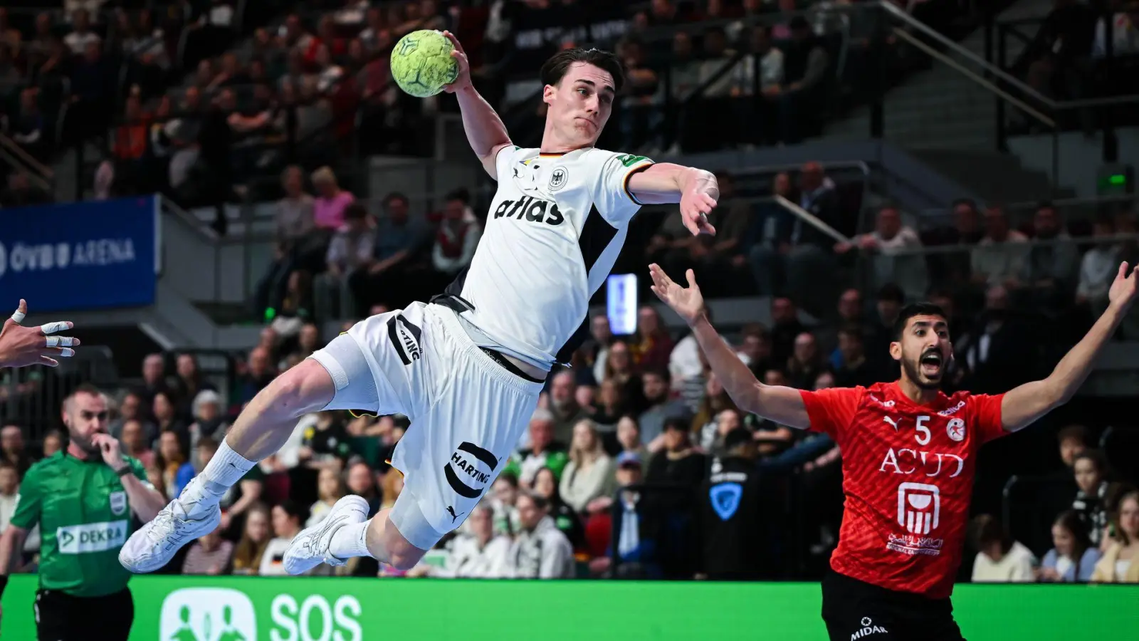 Miro Schluroff gab im März 2025 sein Debüt im DHB-Team. (Foto: Sina Schuldt/dpa)