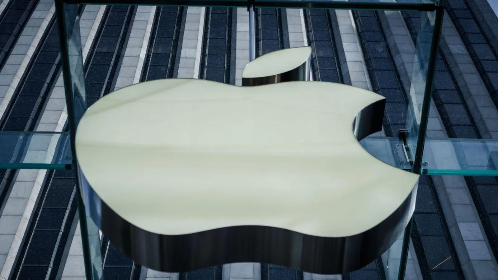 „Apple Intelligence“ wird zunächst generell nur auf Englisch verfügbar sein. (Foto: Michael Kappeler/dpa)