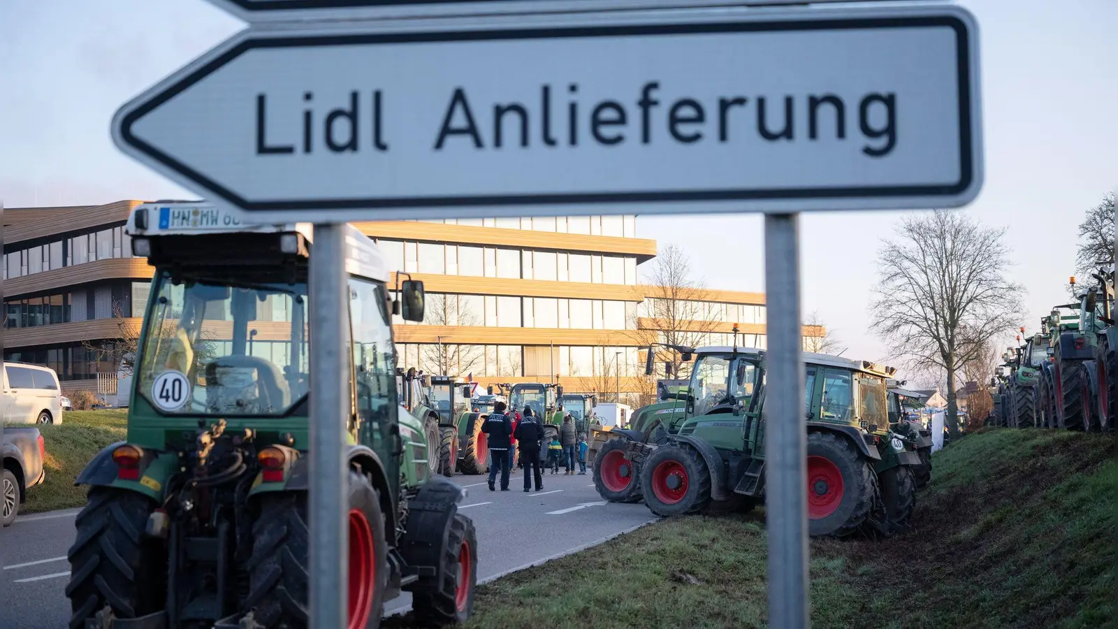 Die Bauern protestierten gegen die Preispolitik von Lidl.  (Foto: Marijan Murat/dpa)