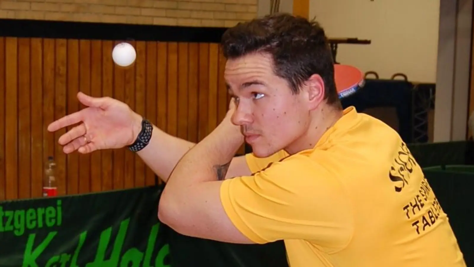 Voll konzentriert beim Aufschlag: Marcel Seifert und der TSV Ansbach waren beim Tabellenprimus aus Versbach ohne Siegchance. (Foto: Christian Treffer)