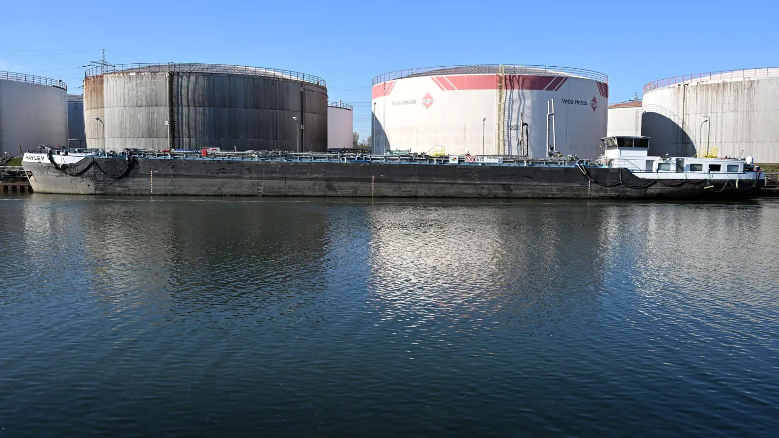 Deutschland hat Ölreserven für drei Monate. (Archivbild) (Foto: Federico Gambarini/dpa)