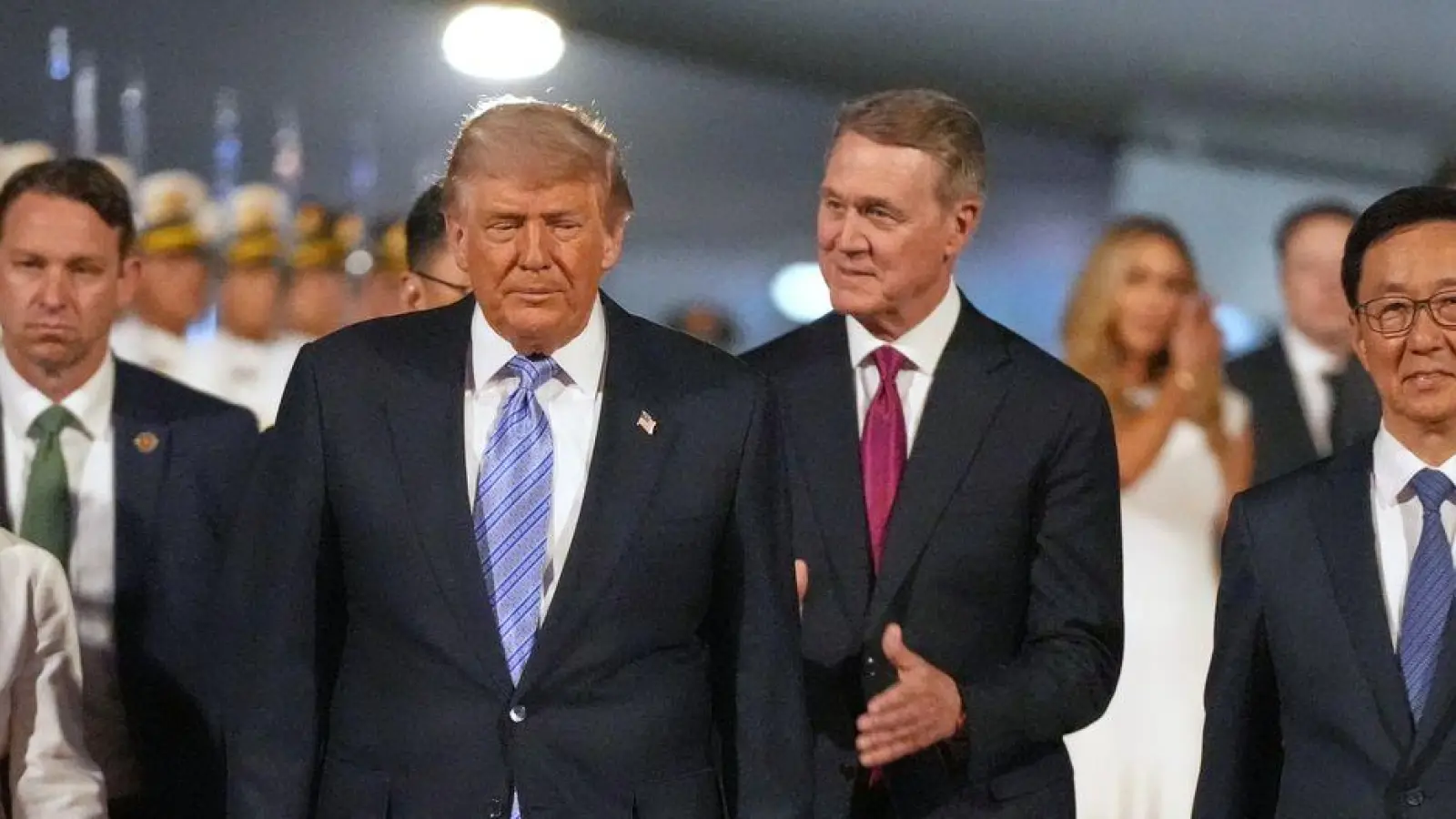 Trump will am Donnerstag mit Staatschef Xi Jinping sprechen.  (Foto: Mark Schiefelbein/AP/dpa)