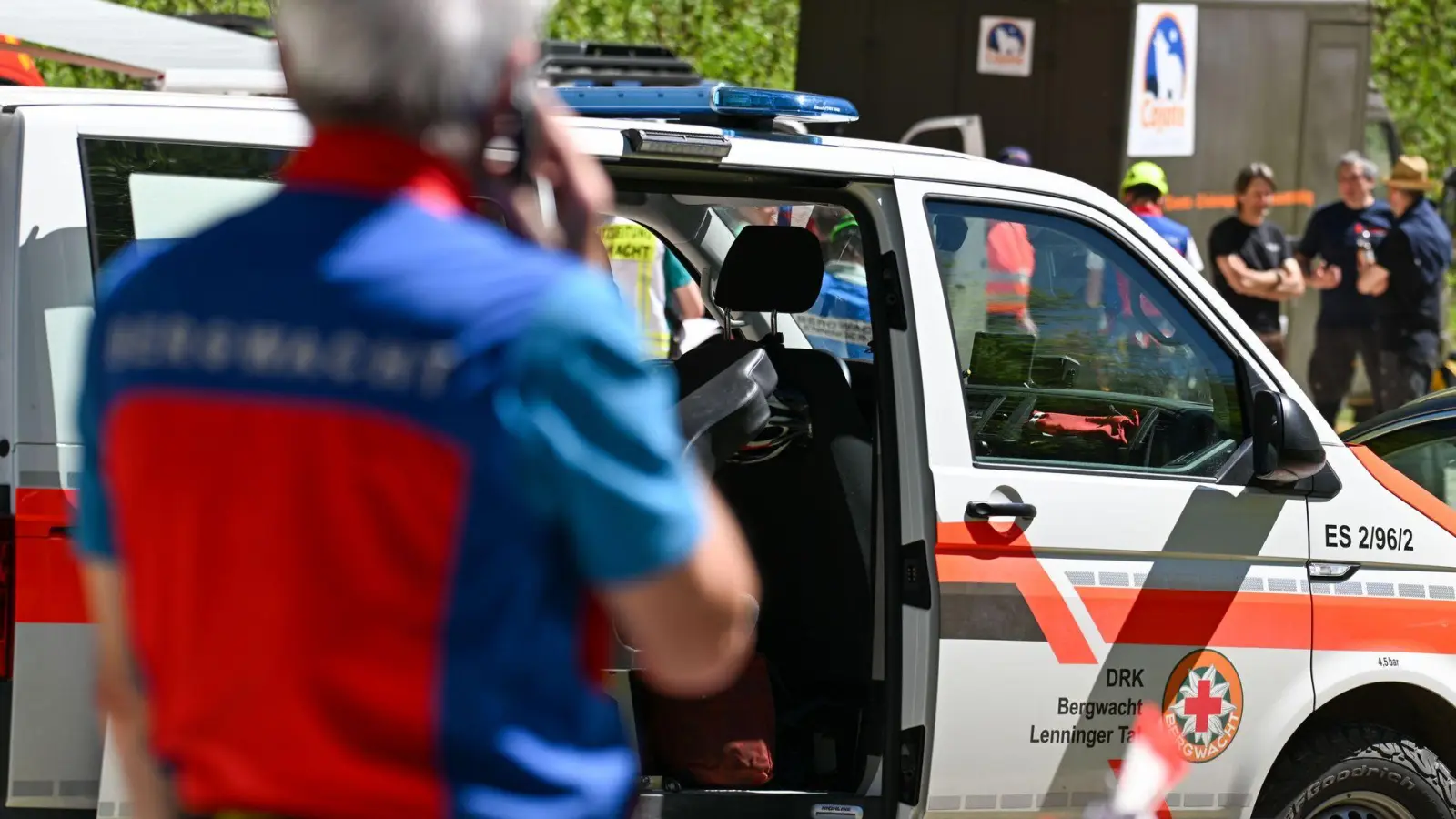 Der Mann war mit seiner Gruppe bereits rund 1.300 Meter tief in die Höhle im Kreis Reutlingen geklettert, als der Notfall passierte.  (Foto: Marius Bulling/dpa)