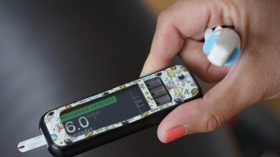 Häufige Doppel-Diagnose: Zöliakie tritt bei Kindern mit Typ-1-Diabetes deutlich häufiger auf als in der Allgemeinbevölkerung. (Foto: Jörg Carstensen/dpa/dpa-tmn)