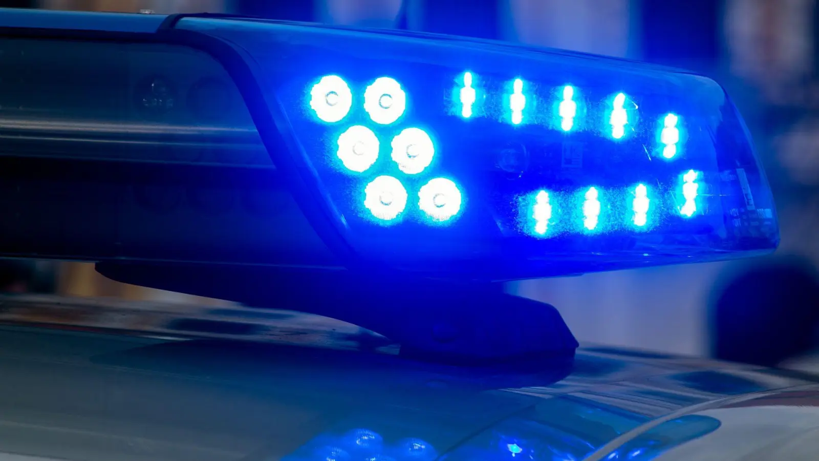 Die Polizei sucht mit einem Hubschrauber nach dem vermissten Jungen. (Symbolbild) (Foto: Klaus-Dietmar Gabbert/dpa-Zentralbild/dpa)