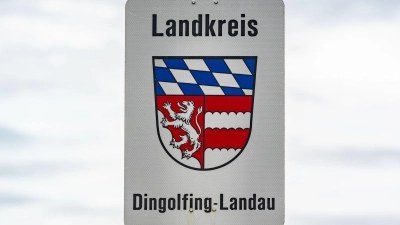 Es wurden fünf Männer festgenommen, die einen Anschlag auf einen Weihnachtsmarkt im Raum Dingolfing geplant haben sollen. (Archivbild) (Foto: Armin Weigel/dpa)