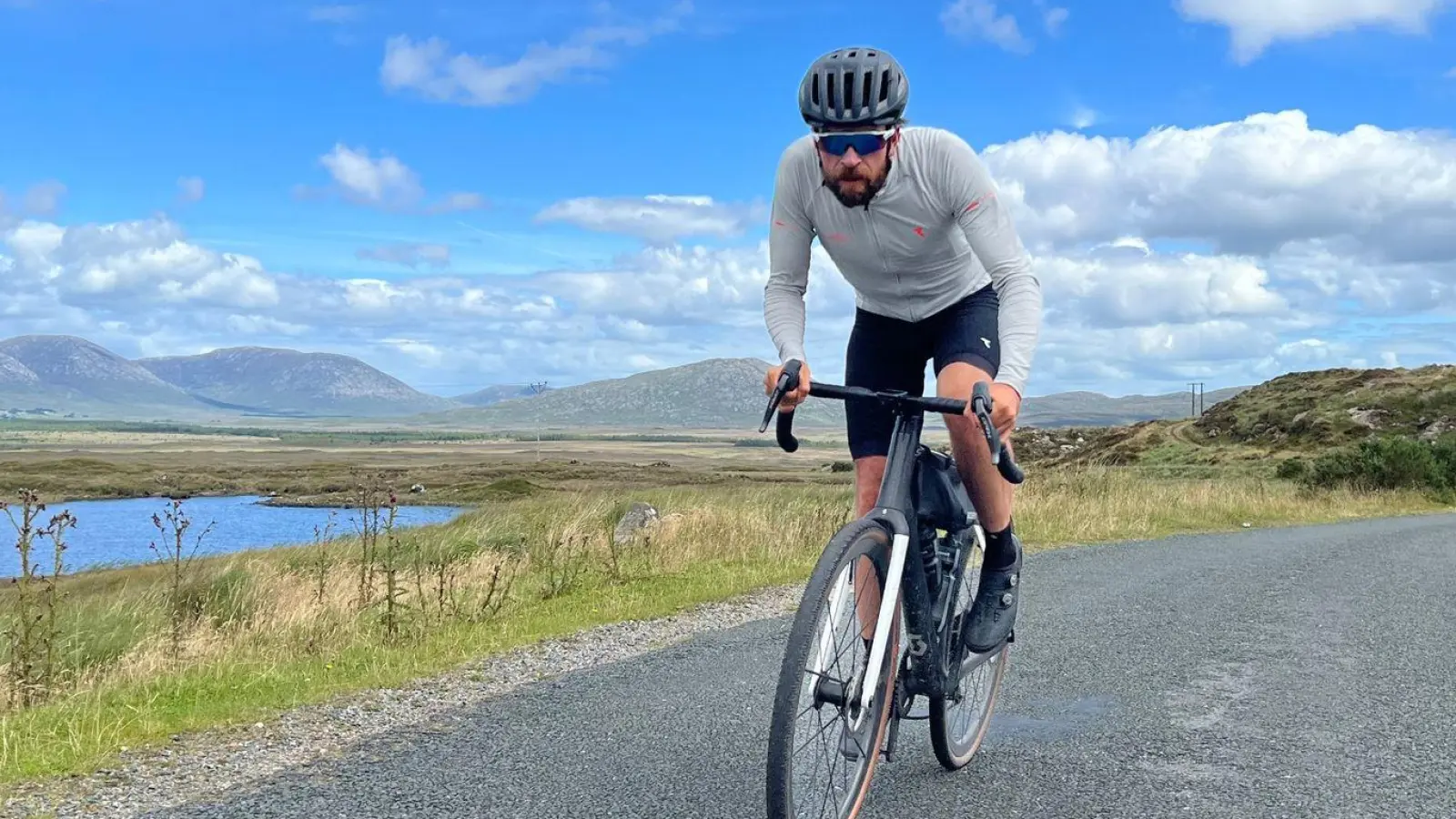 Extremsportler Jonas Deichmann beim Training in Irland. (Foto: Sammy Deichmann/dpa)