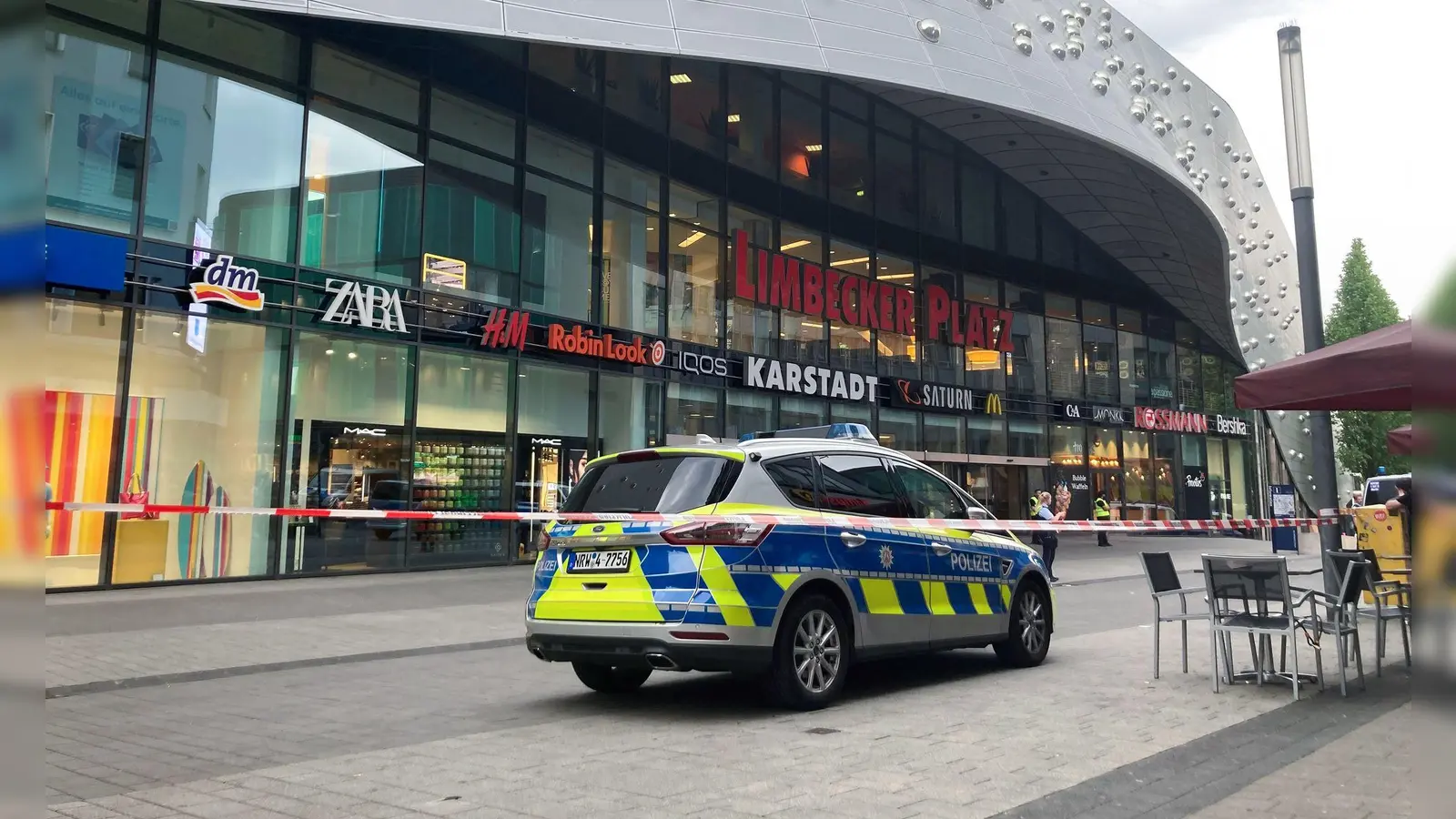 Die Drohmails lösten große Polizeieinsätze aus - etwa im Mai 2024 in Essen. (Archivbild) (Foto: Florentine Dame/dpa)