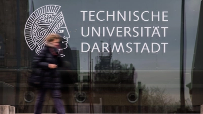Forscher der TU Darmstadt haben angeblich gravierende Schwachstellen bei einer beliebten Smartwatch festgestellt. (Archivfoto) (Foto: Andreas Arnold/dpa)