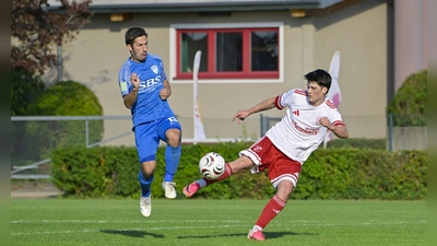 Paul Beil (rechts, hier mit dem Münchberger Timo Frank) ist wieder für die Startelf geplant. (Foto: Martin Rügner)
