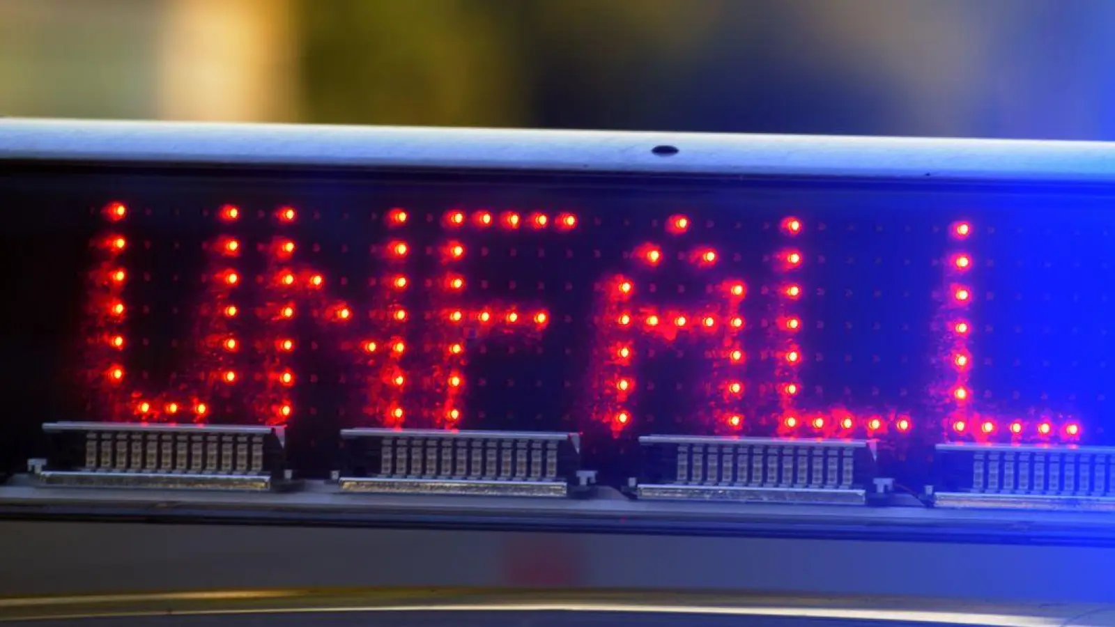 Ein schwerer Unfall im Landkreis Straubing-Bogen fordert ein Todesopfer. (Symbolbild) (Foto: Stefan Puchner/dpa)