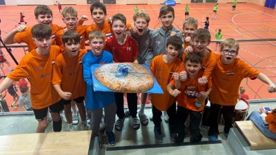 Diesen Handball in Kuchenform gab es vor dem Finalspiel gegen Erlangen als kleine oder große Stärkung. (Foto: Timo Wagner)