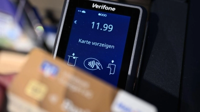 Viele Einkäufe werden bargeldlos bezahlt, oft kontaktlos quasi im Vorbeigehen. (Symbolbild) (Foto: Bernd Weißbrod/dpa)