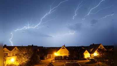 Gewittert es, oder gewittert es nicht? Der Deutsche Wetterdienst sieht jedenfalls „eine Wetterlage mit hohem Unwetterpotenzial”. (Symbolbild: Ralf Hanisch)