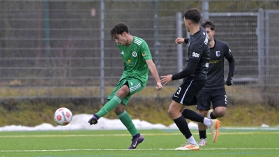 Üveys Ayan (links) darf gegen die Bayern für Ansbach ran. (Foto: Martin Rügner)
