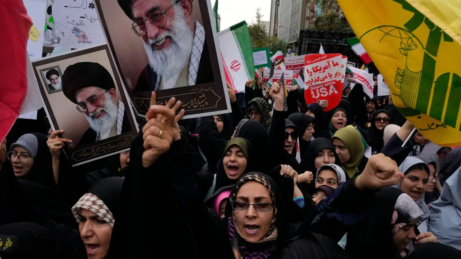 An einem neuen Angriff auf Israel sollen Medienberichten zufolge auch die regulären iranischen Streitkräfte beteiligt sein.   (Foto: Vahid Salemi/AP/dpa)