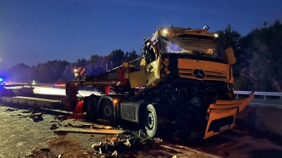 In einem Stau kam es zu einem Unfall auf der A7 zwischen Langensteinach und Gollhofen. (Foto: Feuerwehr Uffenheim)