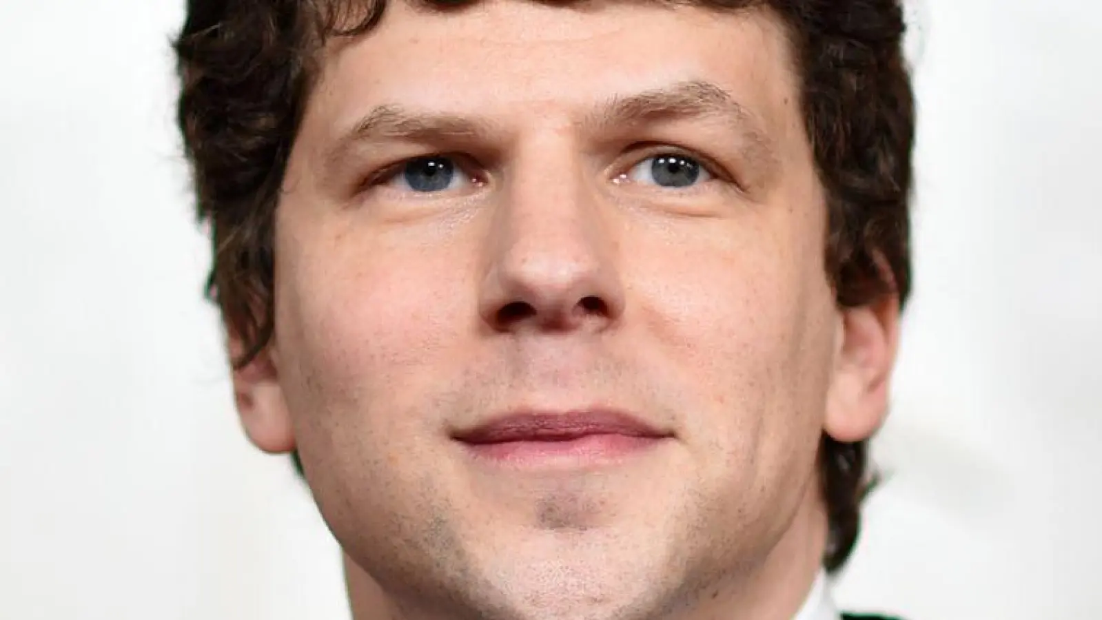 Jesse Eisenberg hat neben der US- nun auch die polnische Staatsbürgerschaft. (Archivbild) (Foto: Richard Shotwell/Invision/AP/dpa)