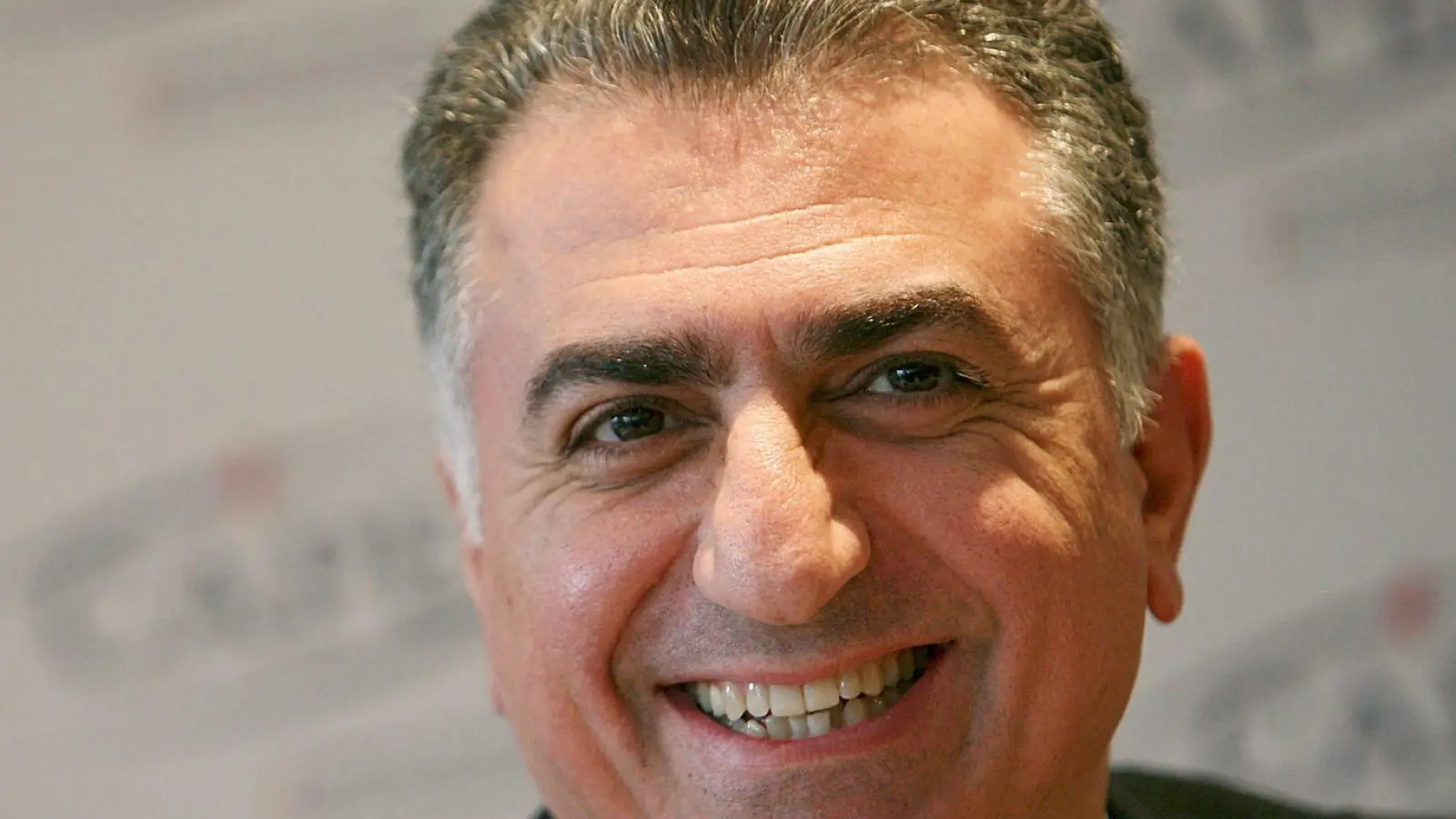 Der iranische Ex-Kronprinz Reza Pahlavi wird bei der Münchner Sicherheitskonferenz kommende Woche erwartet. (Archivbild) (Foto: Lucas Dolega/EPA/dpa)