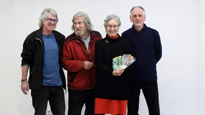 Stellen das Jahresprogramm für die Ausstellungen im Ansbacher Kunsthaus Reitbahn 3 vor (von links): Herbert Iwanowitsch, Rolf Fütterer, Elisabeth Meisel und Hans Ruppert vom Kulturforum Ansbach. (Foto: Thomas Wirth)