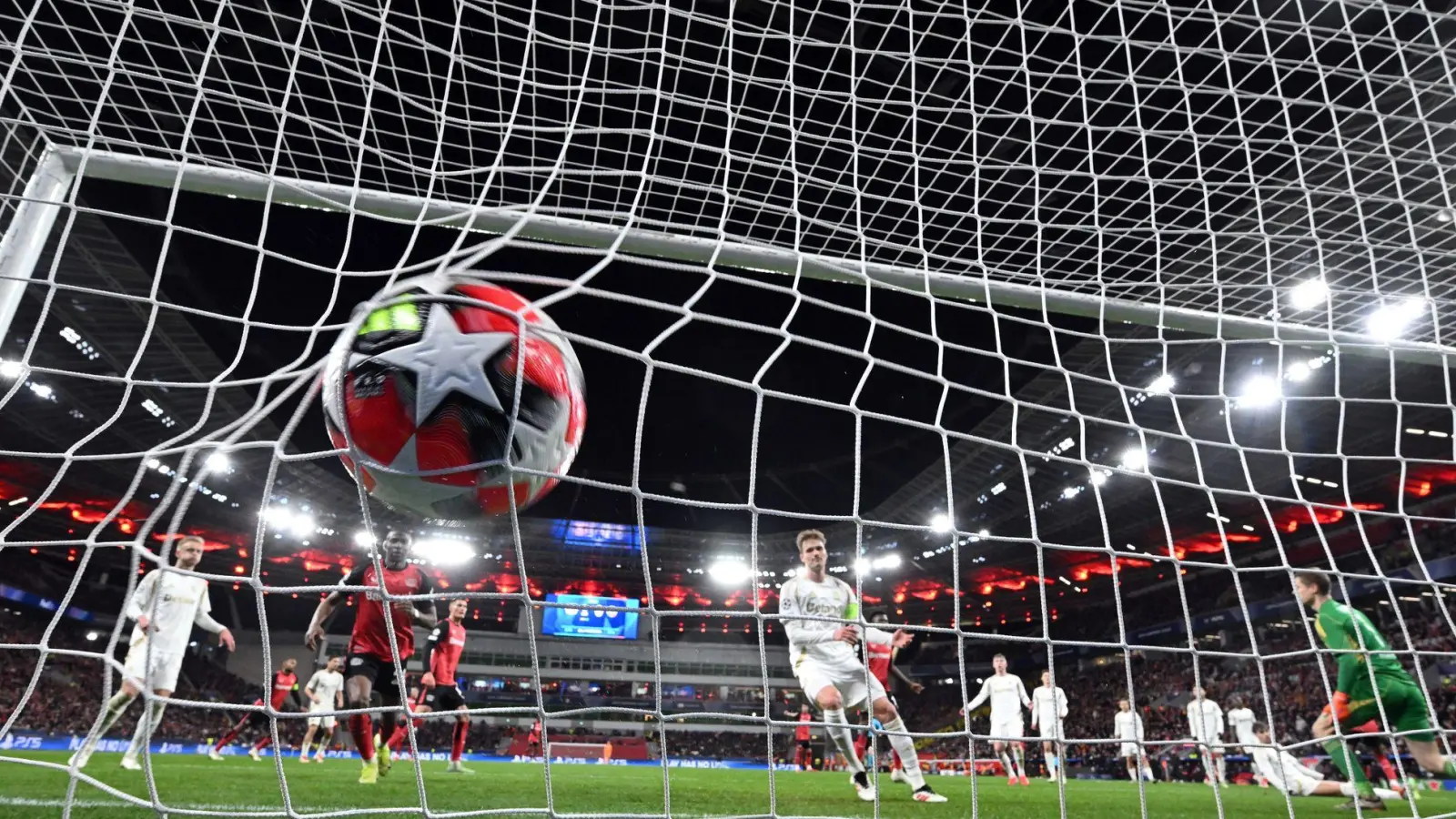 Bayer Leverkusen umgeht durch das 2:0 gegen Sparta Prag die Playoffs und steht direkt im Achtelfinale. (Foto: Federico Gambarini/dpa)