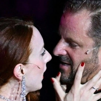 Roxane Duran tritt als Buhlschaft in die Fußstapfen großer Theaterstars. (Foto: Barbara Gindl/APA/dpa)
