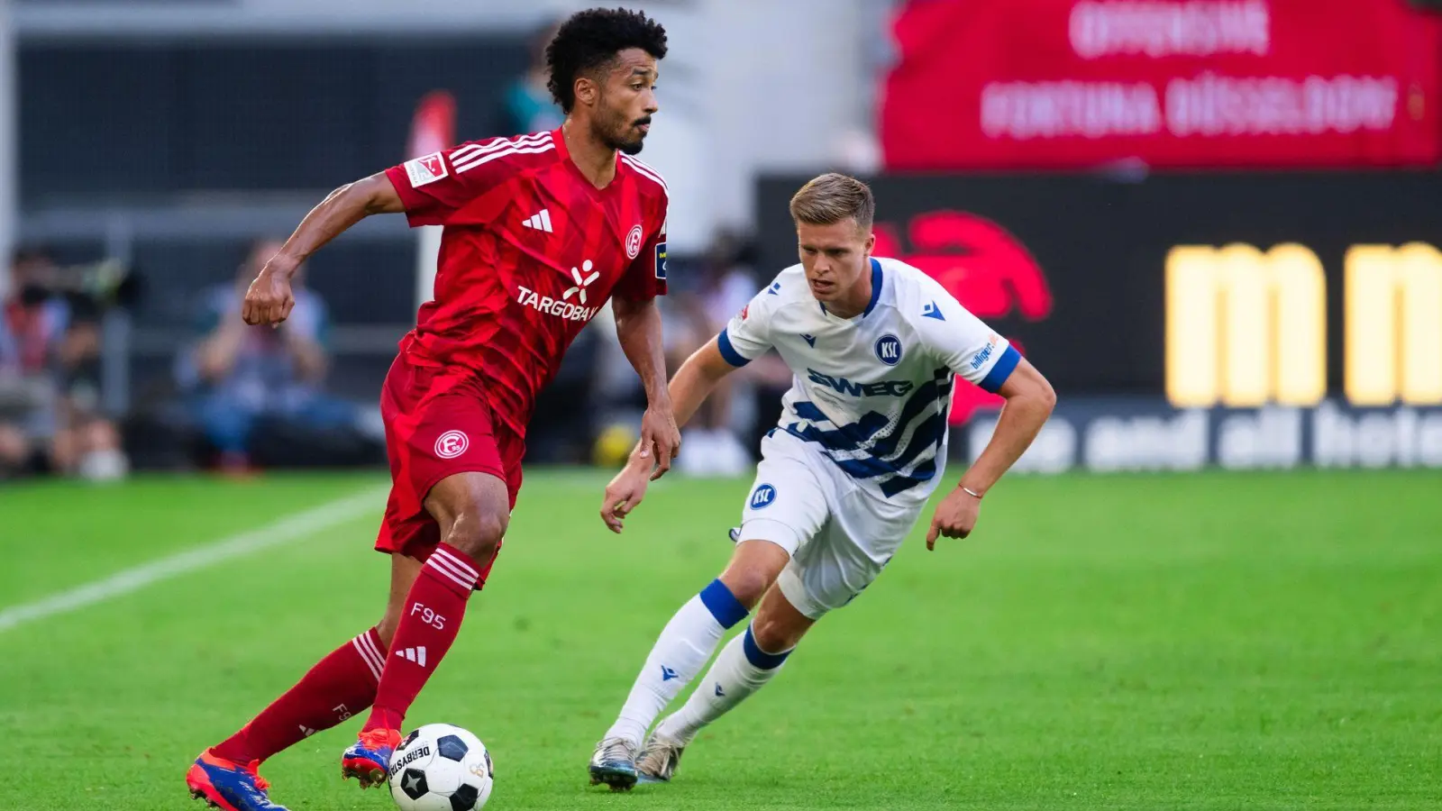 Düsseldorf bemühte sich beim 0:0 gegen Karlsruhe vergeblich um ein Tor.  (Foto: Marius Becker/dpa)