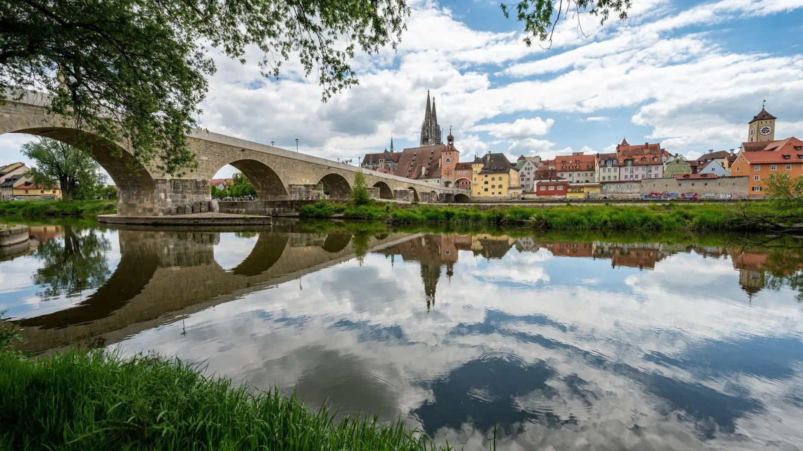 Seit 2006 ist Regensburg Unesco-Welterbe. (Archivbild) (Foto: Armin Weigel/dpa)