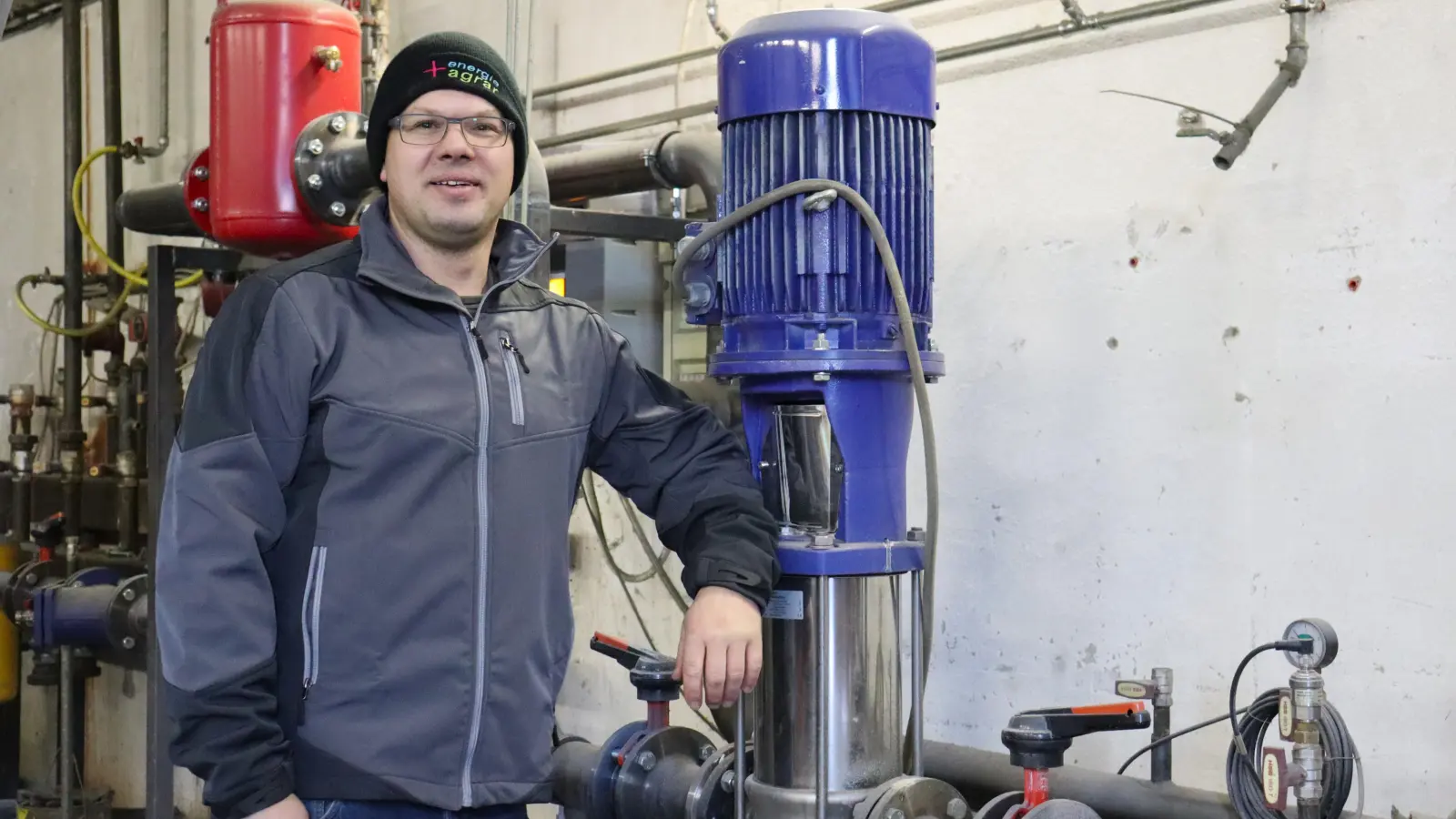 Thomas Einzinger möchte weiter Haushalte, die Grund- und Mittelschule sowie das Feuerwehrhaus mit Wärme versorgen. (Foto: Antonia Müller)