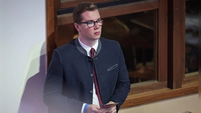 Die Staatsanwaltschaft Würzburg wirft Daniel Halemba unter anderem Volksverhetzung, Geldwäsche und Nötigung vor. (Archivbild) (Foto: Daniel Löb/dpa)