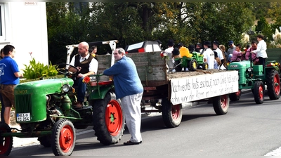 Der Umzug zählt zu den Höhepunkten der Kerwa in Dottenheim.  (Foto: Gudrun Schwarz-Köhler)