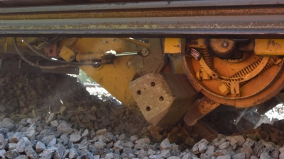 Rund 500 Meter Schiene muss die Deutsche Bahn Ende September in Ansbach erneuern. Die Arbeiten finden in der Nacht statt. (Symbolbild: Andreas Reum)