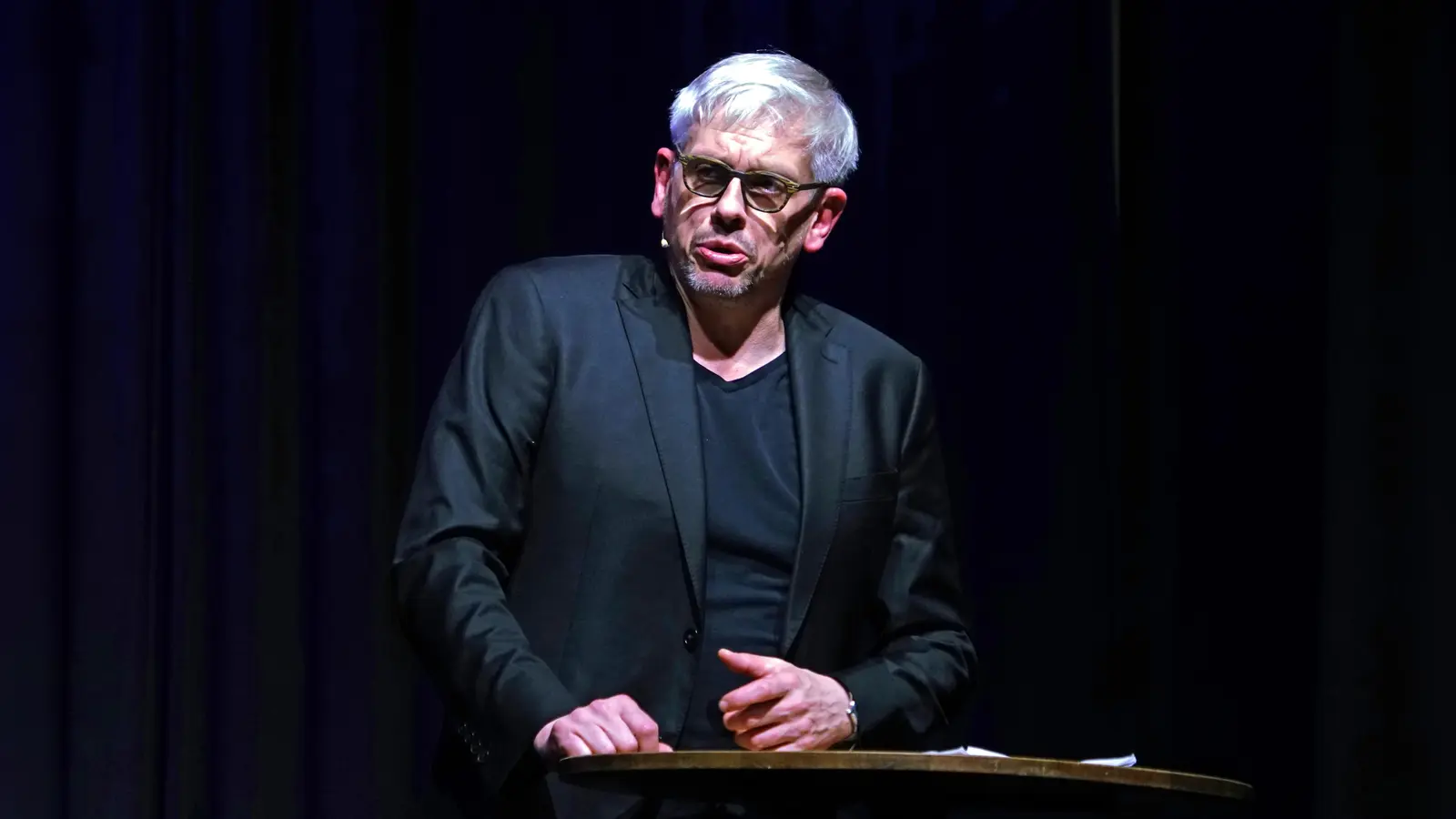 Fragt sich, ob Friedrich Merz&#39; „Herbst der Reformen” nicht eher zum Aprilscherz mutiert: der Kabarettist Mathias Tretter. (Foto: Elke Walter)