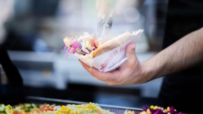 Die Klosterschwestern waren von ihrem Döner begeistert. (Symbolbild) (Foto: Christoph Soeder/dpa)