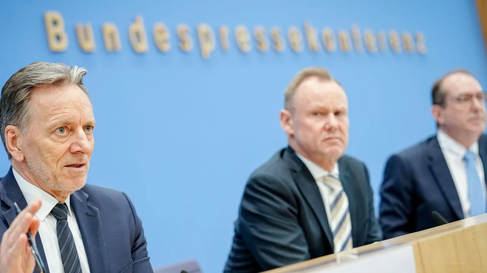 Das Sicherheitsgefühl der Menschen in Deutschland hat sich laut einer Studie, für die 2024 Daten erhoben wurden, verbessert, sagt der Präsident des Bundeskriminalamts (BKA), Holger Münch. (Foto: Kay Nietfeld/dpa)