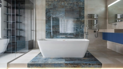 Das Badezimmer ist in die Jahre gekommen, die Fliesen sind nicht mehr zeitgemäß und überhaupt ist mehr Komfort gefragt. Der Wunsch nach einem neuen Bad ist groß, doch niemand möchte mit einer Baustelle im eigenen Zuhause länger als nötig leben. Gut beraten ist, wer sich für die Badsanierung professionelle Hilfe holt. Die Erfahrung eines Fachbetriebs zahlt sich aus. Von Beginn an wird alles aus einer Hand geplant und koordiniert. So steht dem Renovierer von Anfang an ein Partner zur Seite, der vom ersten Kontakt bis zur Übergabe Ansprechpartner ist. (Foto: Pexels)