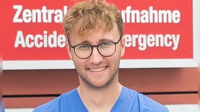 Landrat Marco Meier, hier bei einer Hospitation im ANregiomed-Klinikum Ansbach, möchte an seiner Strategie zur Öffentlichkeitsarbeit in der Krankenhausfrage festhalten.  (Archivbild: ANregiomed/Rainer Seeger)