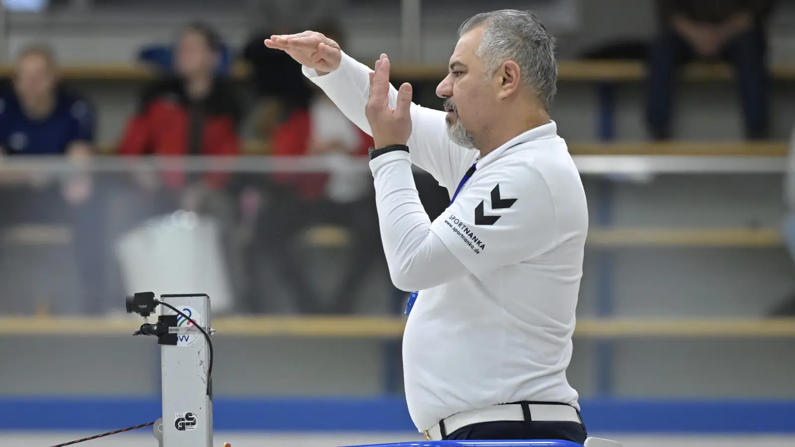 Alle paar Sekunden ist eine Entscheidung fällig: Edwin Malek Merkoomyans in Aktion. (Foto: Martin Rügner)