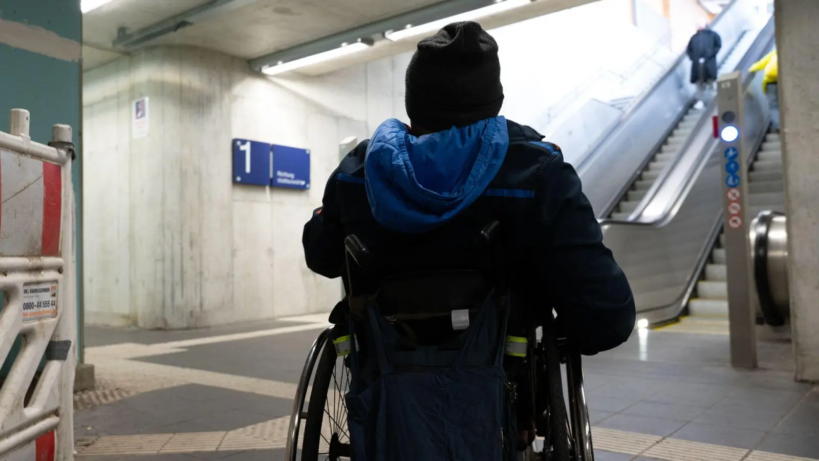 Fast die Hälfte der Bahnhöfe in Bayern ist nicht barrierefrei. (Symbolbild) (Foto: Magdalena Henkel/dpa)