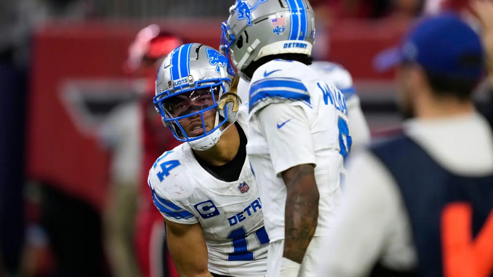 Amon-Ra St. Brown (l.) erzielte seinen siebten Touchdown der Saison. (Foto: David J. Phillip/AP/dpa)