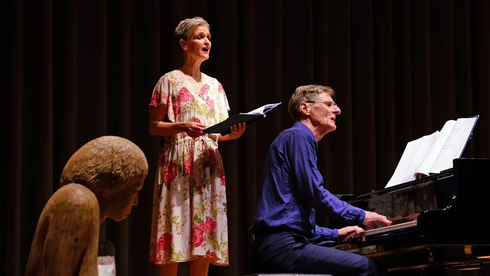 Schufen eine vielstimmige Text-Musik-Collage zu Kaspar Hauser: Claudia Dölker und Hartmut Scheyhing. (Foto: Elke Walter)