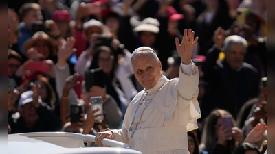 Papst Leo XIV. reist nach Afrika. Dort leben mittlerweile mehr Katholiken als in Europa. (Foto: Gregorio Borgia/AP/dpa)