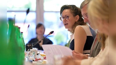 Brandenburgs Verbraucherschutzministerin Hanka Mittelstädt und ihre Länderkollegen befassten sich bei ihrer Konferenz in Potsdam mit Fake-Shops.  (Foto: Michael Bahlo/dpa)
