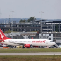Aus diesem Flugzeug der türkischen Airline Corendon wurde der Notfallcode „7500“ gesendet. (Archivbild)  (Foto: Daniel Löb/dpa)