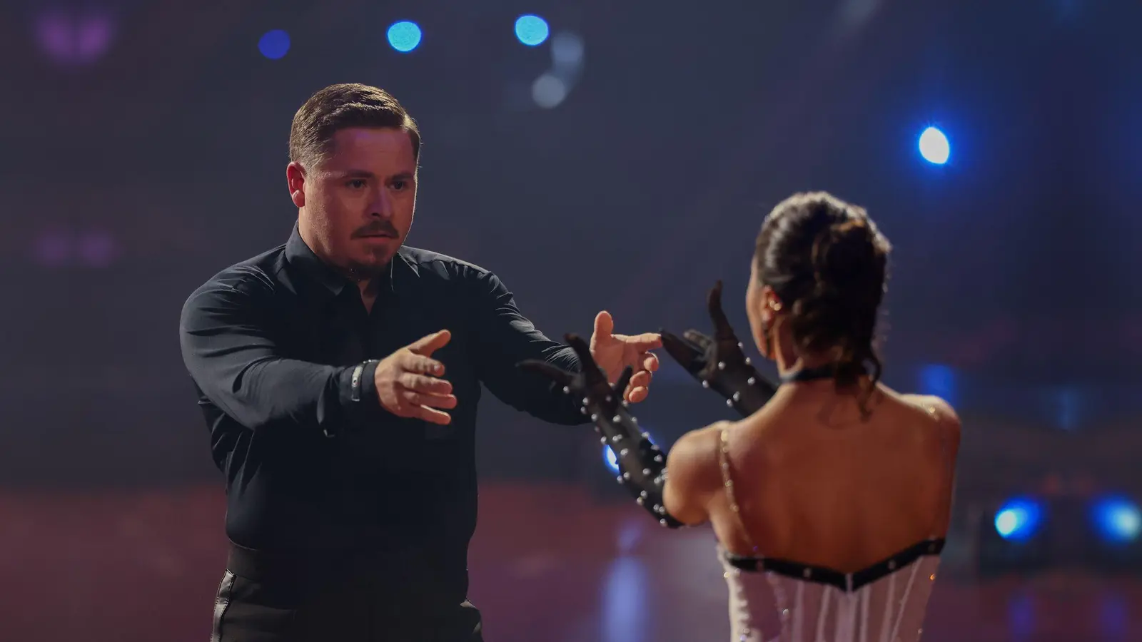 Gustav Schäfer zeigt sein Können normalerweise am Schlagzeug, bei „Let's Dance“ nun auch auf der Tanzfläche. (Archivbild) (Foto: Rolf Vennenbernd/dpa)