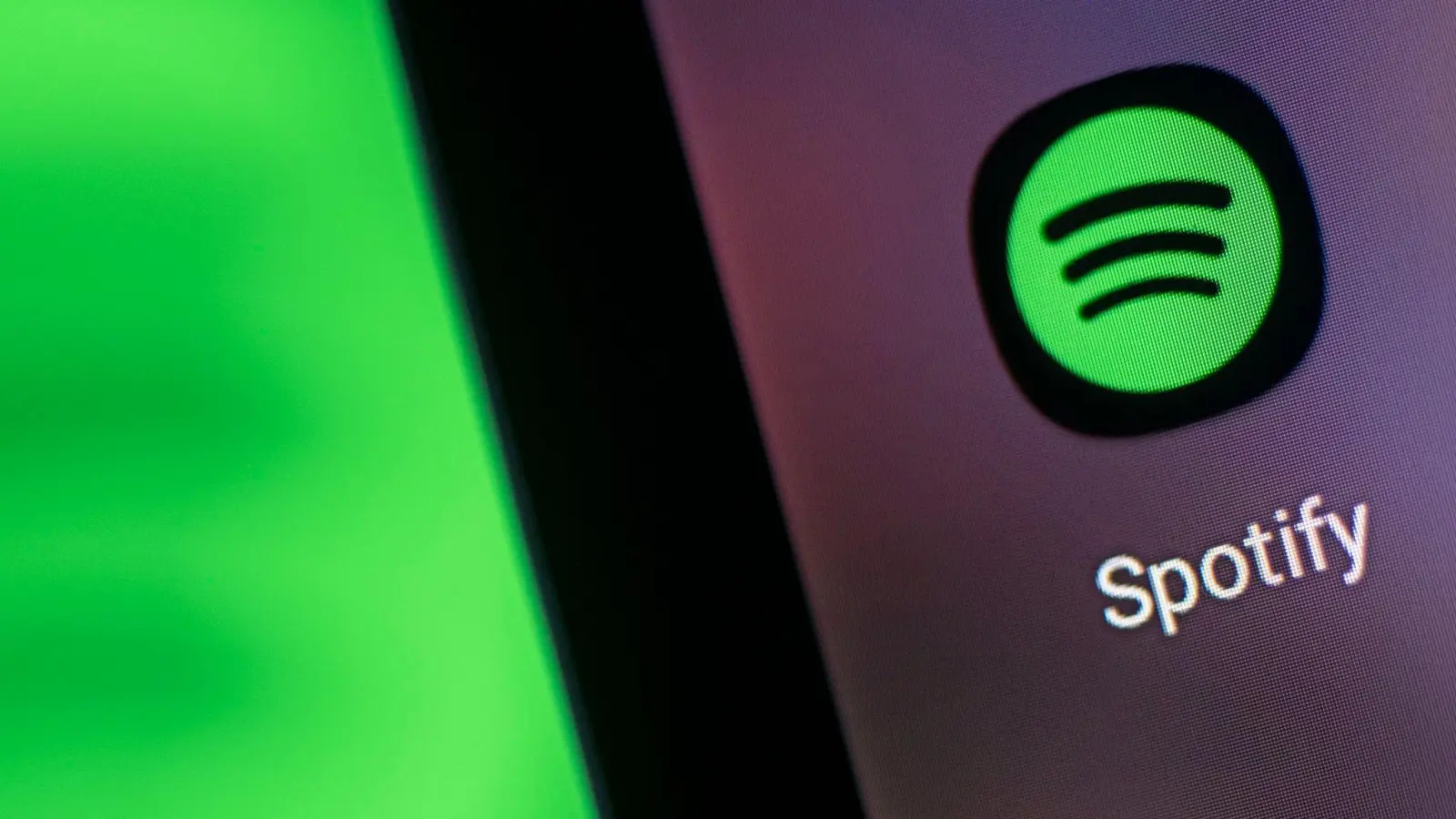 Das schwedische Unternehmen gilt als die klare Nummer eins im Musikstreaming vor Apple und Amazon. (Foto: Fabian Sommer/dpa)