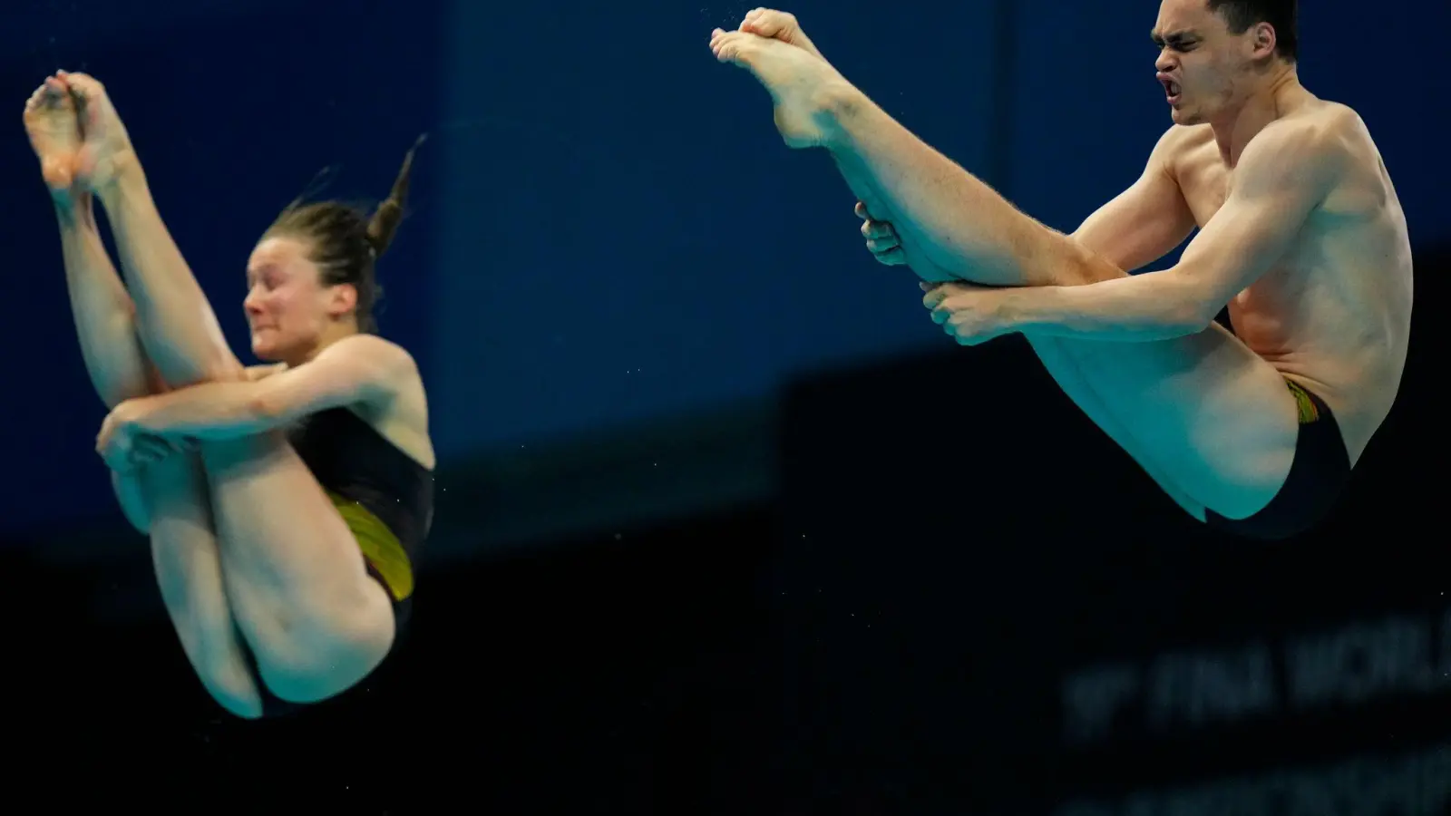 Musste im Synchron-Mixed vom Drei-Meter-Brett mit Lou Massenberg einen nicht eingeplanten fünften Platz verdauen. Tina Punzel (l). (Foto: Petr David Josek/AP/dpa)