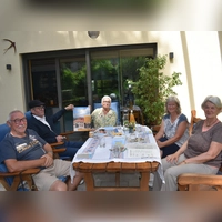 Harry Steziwka, Karl-Heinz Haag, Irene Oeder, Bärbel Franz und Ingrid Tisch-Rottensteiner (von links) vom Neustädter Seniorenrat, haben mit Blick auf den Seniorentag am 20. Juni in Neustadt noch einiges zu besprechen. (Foto: Ute Niephaus)